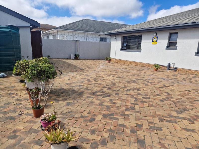 6 Bedroom Property for Sale in Cravenby Western Cape
